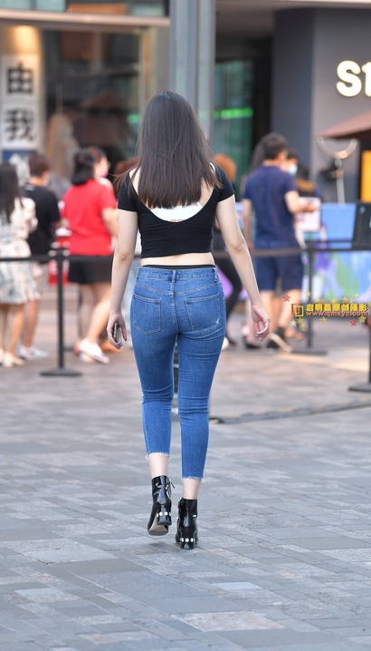 一位桃腮杏脸的极品牛仔裤长腿靓女[HF-3360]