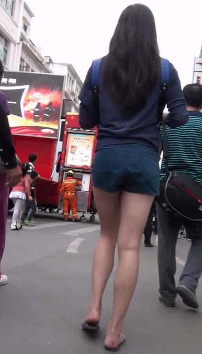 【视频】一个身材无可挑剔的时尚精美着装丰臀女孩[YR-FNRA]