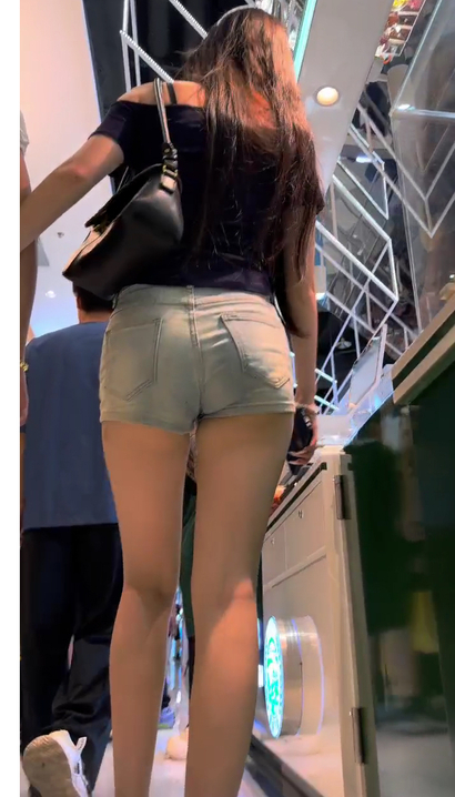 【视频】一个气质极佳的前卫热裤翘臀靓女[EX-V0BH]