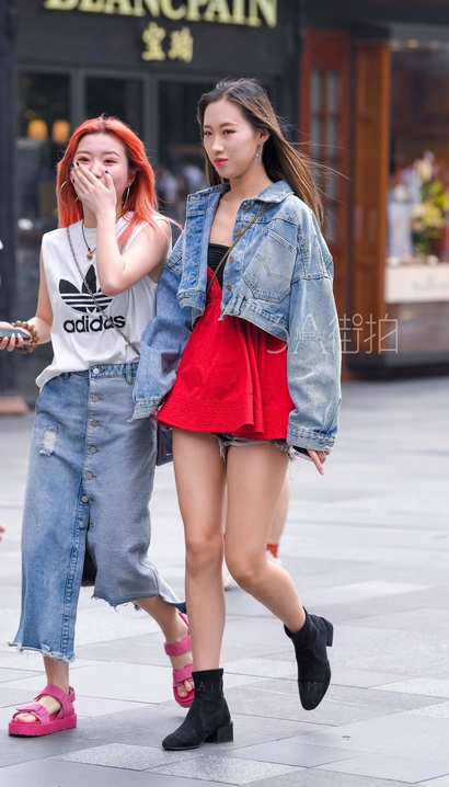 一个如琬似花的性感热裤圆臀女生[MH-8T15]