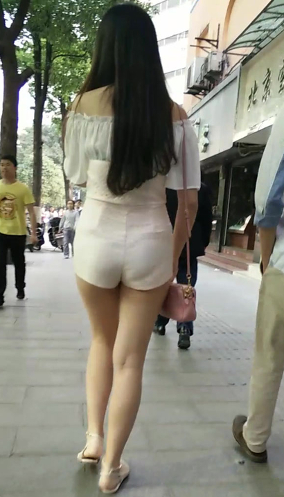 【视频】街拍青春活力的风尚雅致衣着宽臀御姐[LI-AM60]