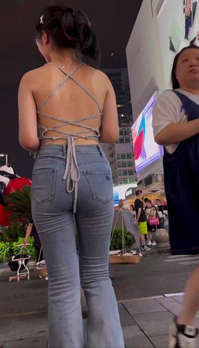 【视频】一位颜值很高的前卫紧身牛仔裤长腿小姐姐[SS-2FXO]