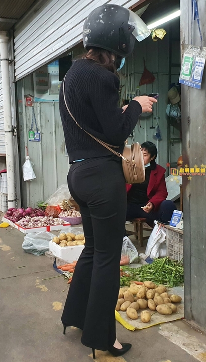 一位青春靓丽的性感优美穿扮宽臀美女[SY-EF7M]