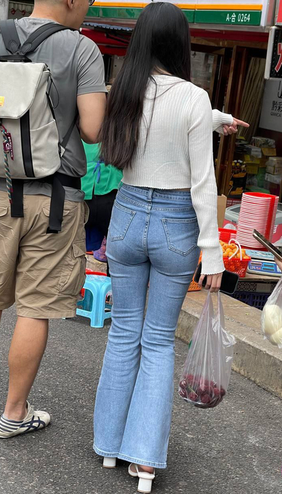 街拍软玉温香的风尚紧身牛仔裤圆臀辣妹[MQ-6HX4]