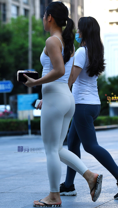 街拍如琬似花的气质紧身裤美臀女生[RH-6I67]