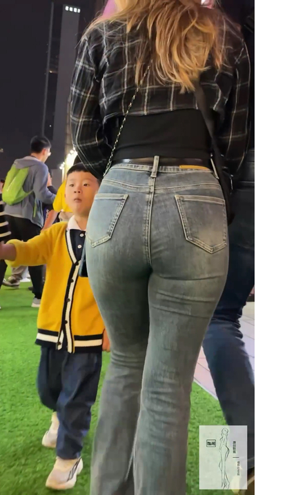 【视频】一位国色天香的前卫紧身牛仔裤圆臀靓女[OS-99SW]