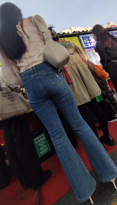 【视频】偶遇颜值很高的新潮牛仔裤翘臀女孩[QT-N8YQ]