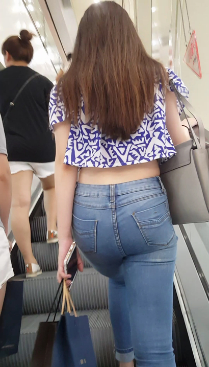 【视频】偶遇明目皓齿的性感紧身牛仔裤翘臀御姐[IG-I3HH]