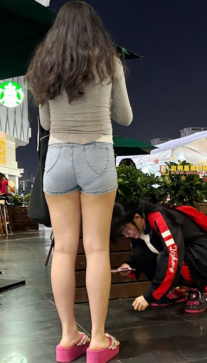 一位小家碧玉的时髦热裤美臀女孩[IZ-Z476]