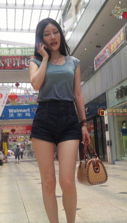 抓拍丰姿妍丽的极品热裤大长腿女孩[FT-XB13]