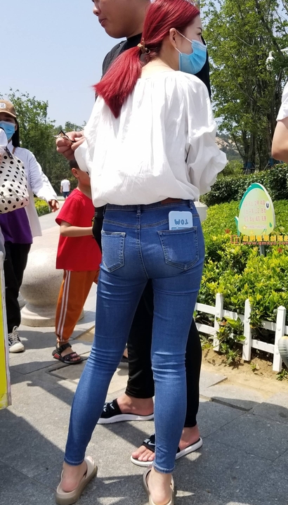 一个翩若惊鸿的时尚牛仔裤圆臀女生[JQ-CT9M]