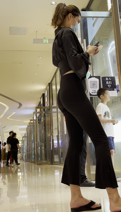 【视频】一位双瞳剪水的性感紧身裤圆臀女孩[NU-S17B]