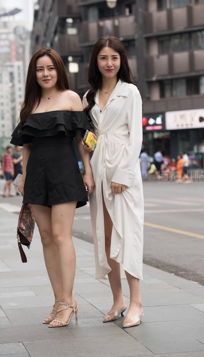 一位明目皓齿的气质个性着装翘臀靓女[BJ-A6M7]