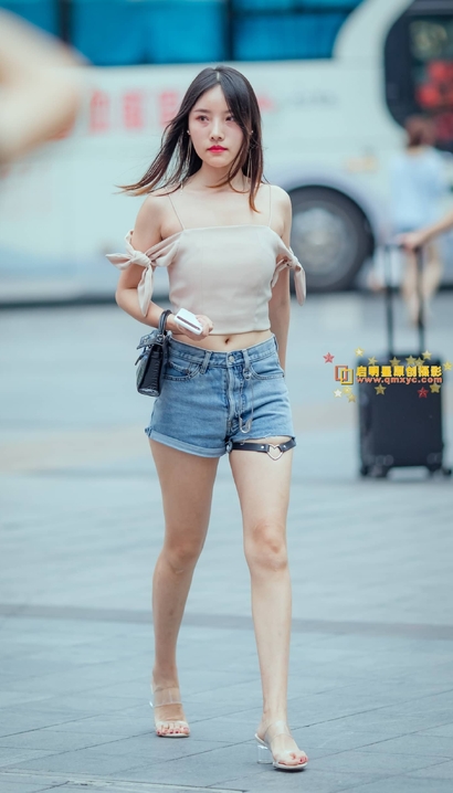 偶遇明眸皓齿的前卫热裤圆臀美女[MF-21HV]