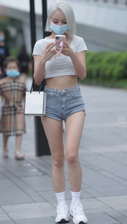 抓拍亭亭玉立的小清新热裤宽臀小姐姐[NM-B99N]