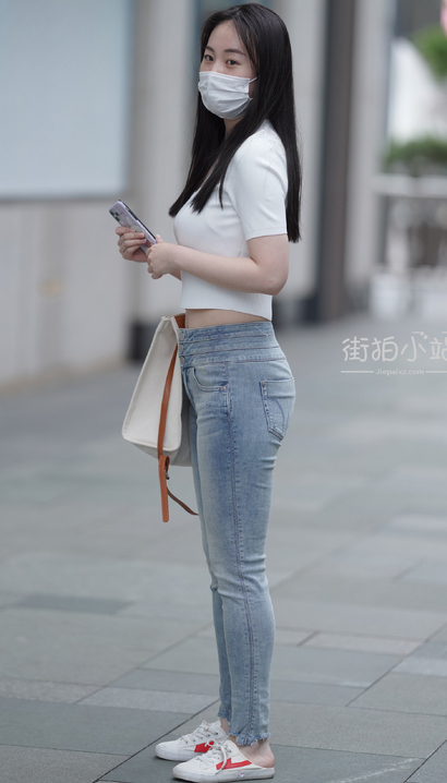 一个气质不凡的时尚紧身牛仔裤美臀靓女[AI-W150]