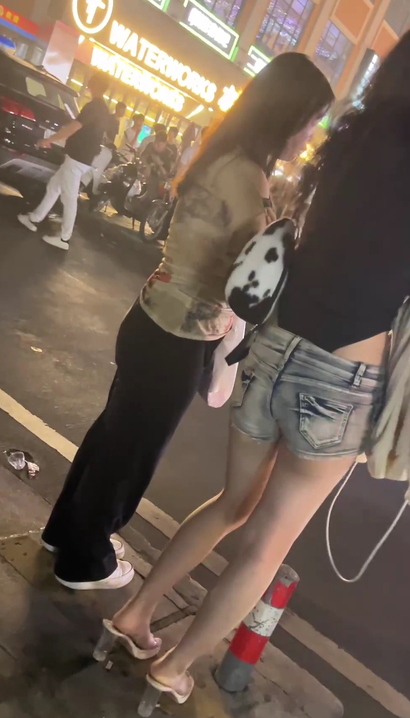【视频】抓拍环肥燕瘦的气质热裤圆臀女孩[MS-LY70]