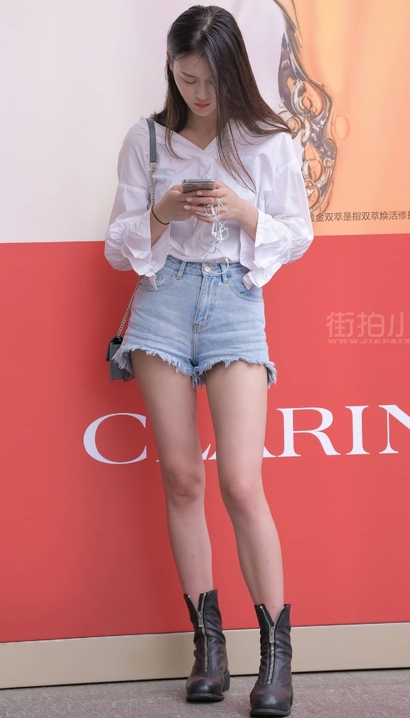 偶遇美艳绝伦的时尚热裤紧臀女神[JR-C7RI]