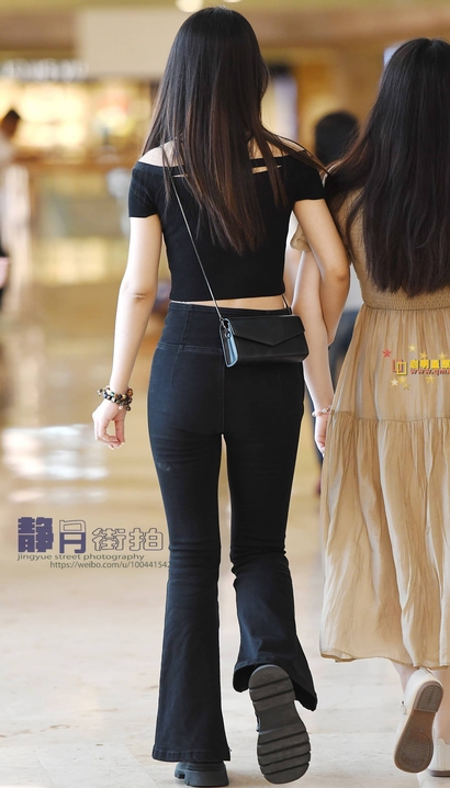 街拍闭月羞花的潮流紧身牛仔裤美臀辣妹[ES-6102]