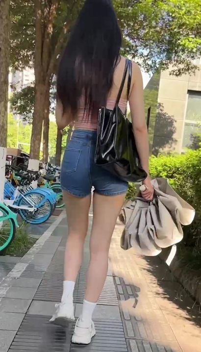 【视频】一个一代容华的潮流热裤翘臀御姐[YK-EE03]