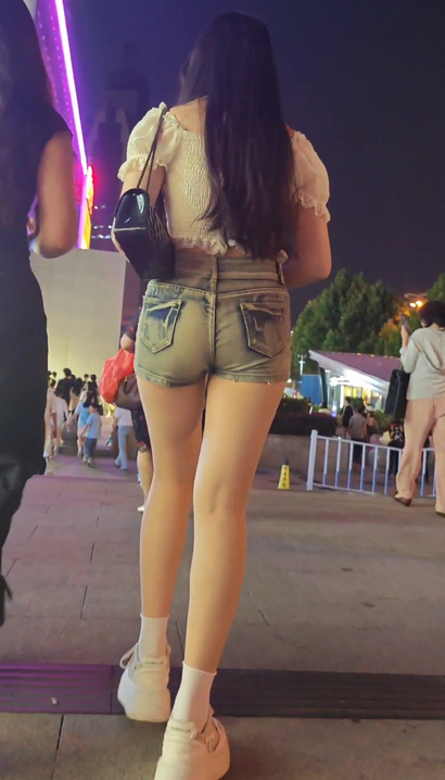 【视频】抓拍出尘脱俗的极品热裤丰臀女孩[VW-DP6V]