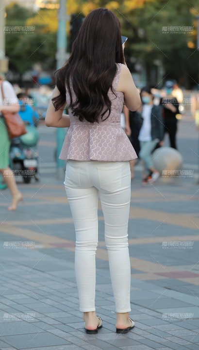 一位窈窕淑女的极品紧身裤大长腿靓女[VS-251M]