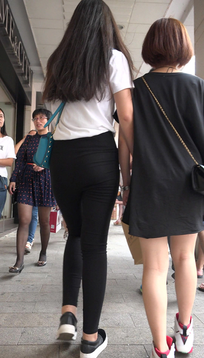 【视频】偶遇身材完美的时尚个性着装美腿美眉[UZ-J145]