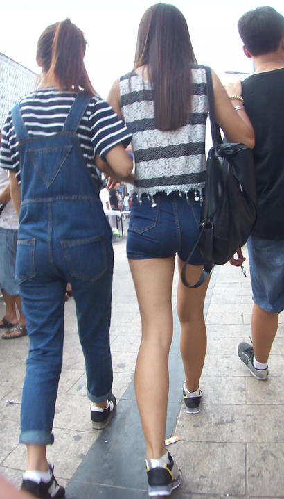 【视频】抓拍袅袅婷婷的风尚个性衣着圆臀美女[CV-IHDE]