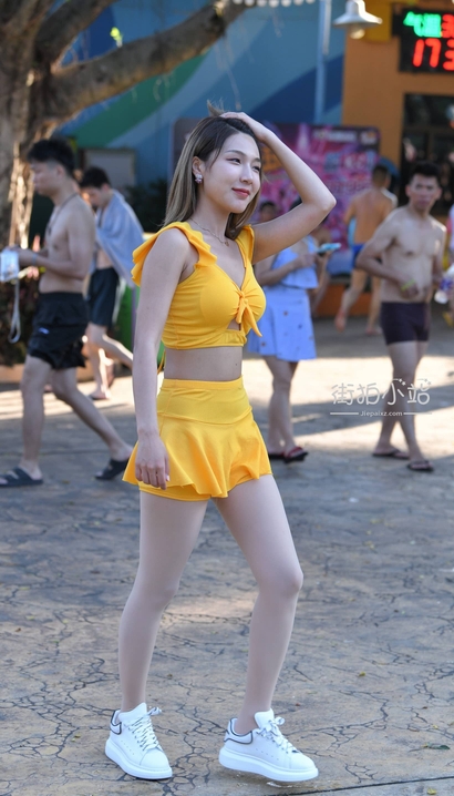 街拍曲线完美的时尚雅致装束丰臀靓女[AL-87PX]