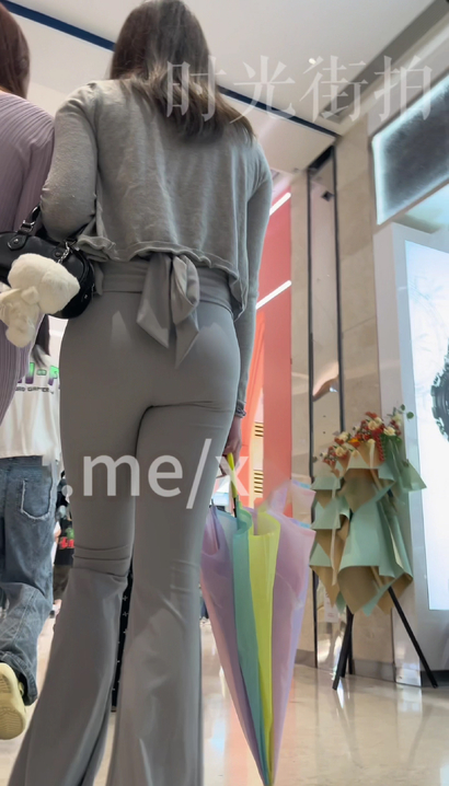 【视频】偶遇美目盼兮的气质紧身裤美臀女孩[RI-SZDI]