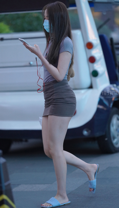 偶遇前凸后翘的潮流裹臀裙美臀女生[ZJ-H4B6]