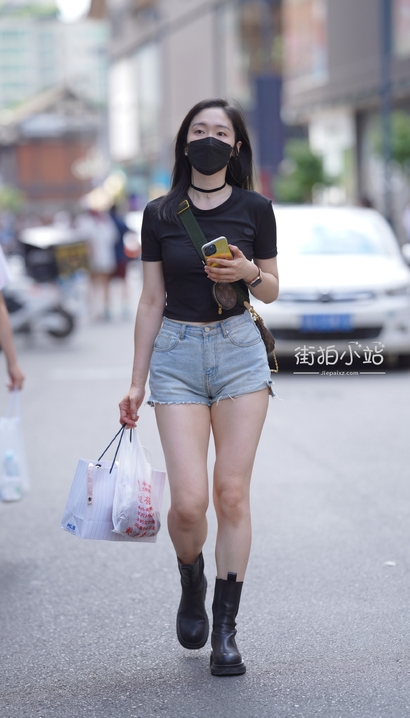 街拍娉婷袅娜的气质热裤美臀美女[TM-6604]