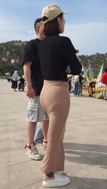 抓拍仙姿玉色的小清新超短裙圆臀美女[LK-1T1Y]