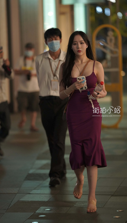 街拍双瞳剪水的性感裹臀裙长腿小姐姐[WA-0QFT]