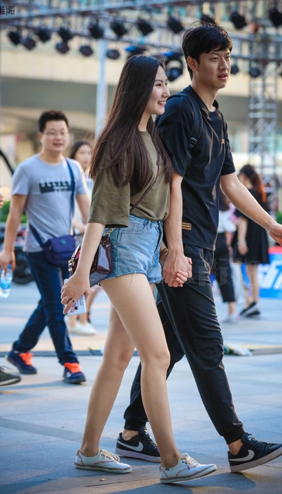 一个温香艳玉的性感热裤丰臀辣妹[CZ-28TS]