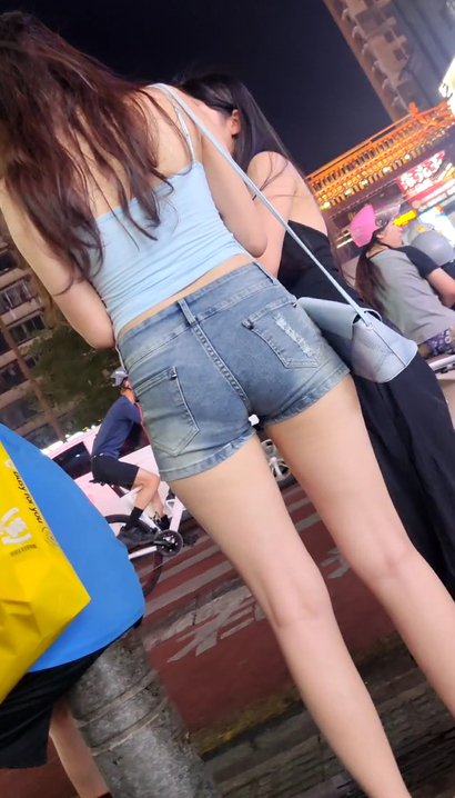 【视频】偶遇桃羞杏让的前卫热裤宽臀女孩[YS-4812]