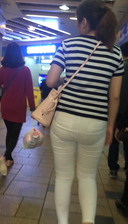 【视频】抓拍如花似玉的小清新优美装束翘臀美眉[OQ-24U4]