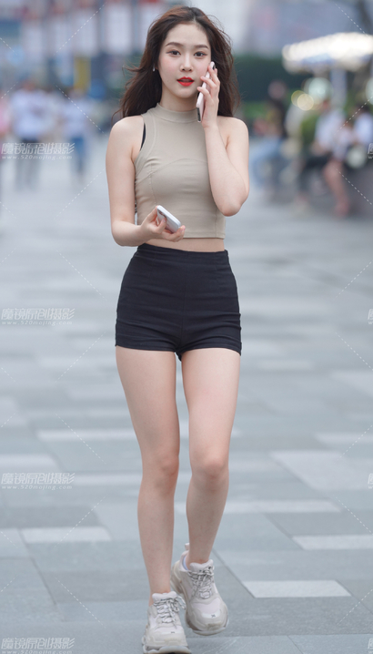 一位国色天香的时尚热裤翘臀女孩[RW-UJ6V]