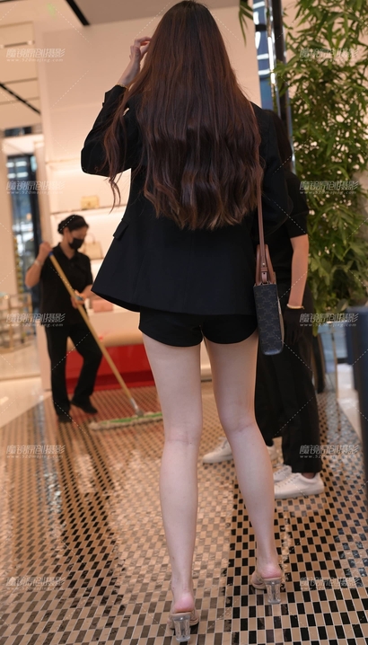 偶遇气质出众的极品热裤紧臀小姐姐[GS-XJQD]