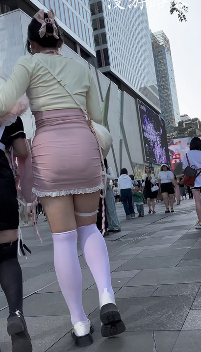 【视频】街拍身材无懈可击的时髦小短裙翘臀女生[DQ-82M1]