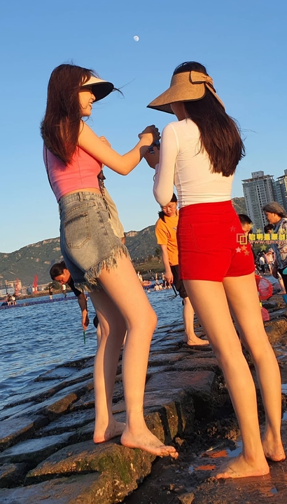 偶遇风姿绰约的前卫热裤长腿御姐[WD-TF30]