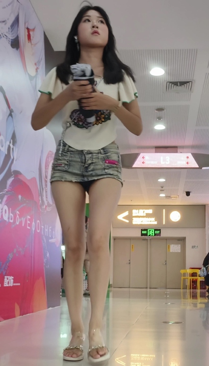 【视频】街拍清艳脱俗的风尚热裤紧臀小姐姐[KQ-24PG]