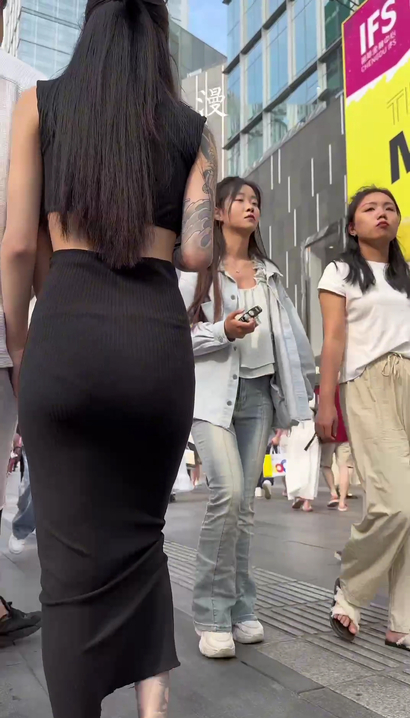 【视频】抓拍仪态万千的小清新超短裙紧臀辣妹[HV-162X]