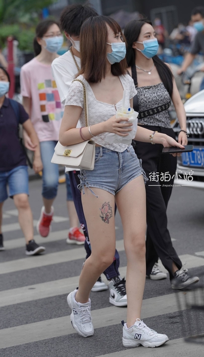 一位美丽大方的极品热裤美臀美女[KQ-4FU4]