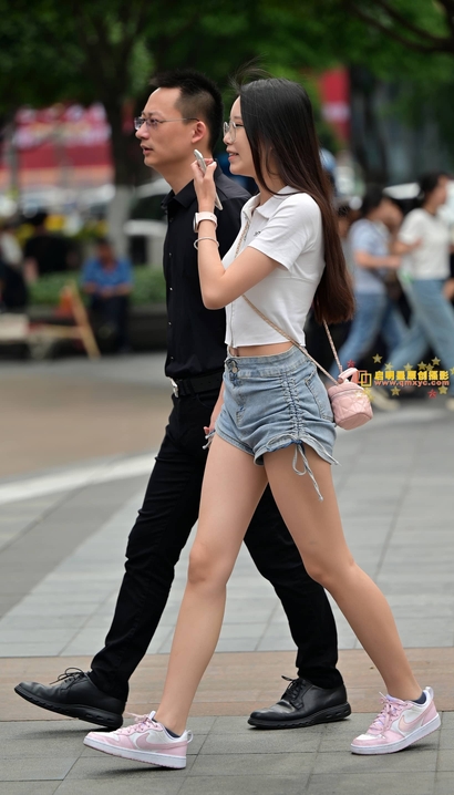 抓拍沉鱼落雁的性感热裤圆臀美女[FH-BU69]